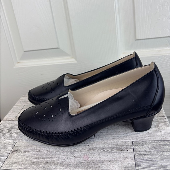 SAS Sonya Black Pumps Size 8ish retail $180 leather shoes new w box - Picture 4 of 10